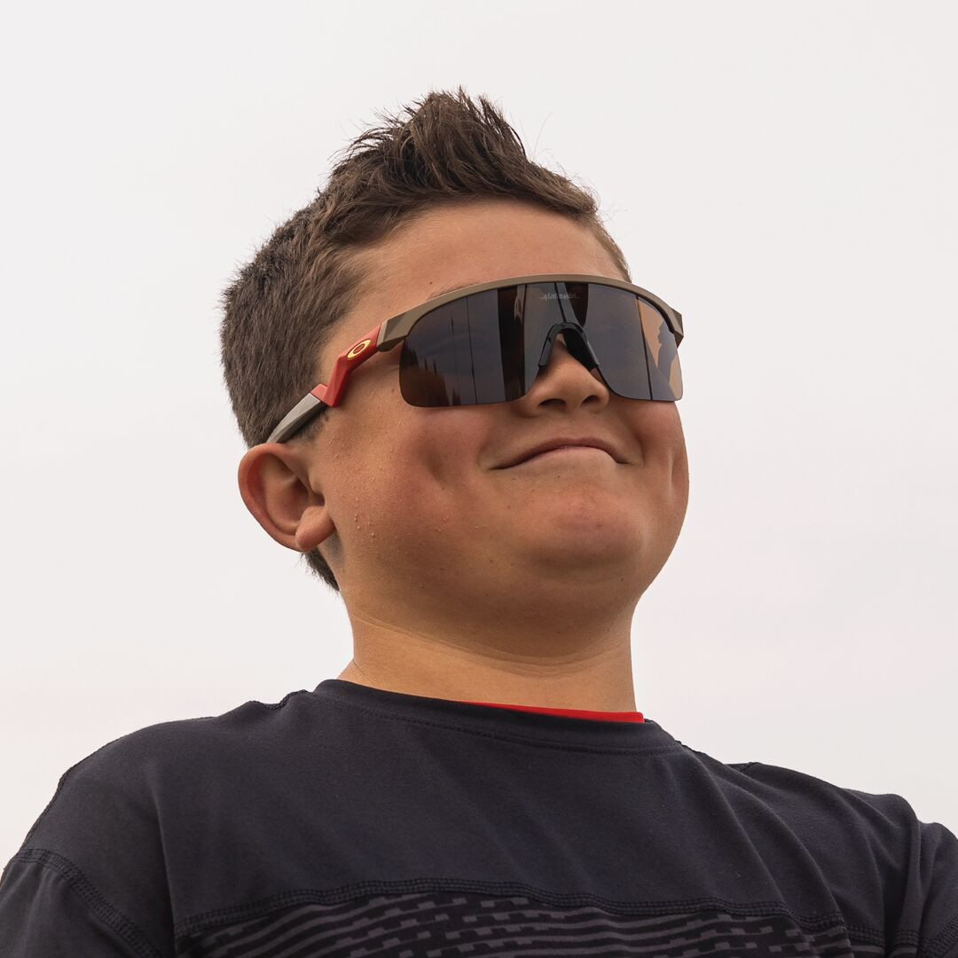  Oakley Resistor OJ 9010 17 123 Gyerek napszemüveg akciós termékkép 1