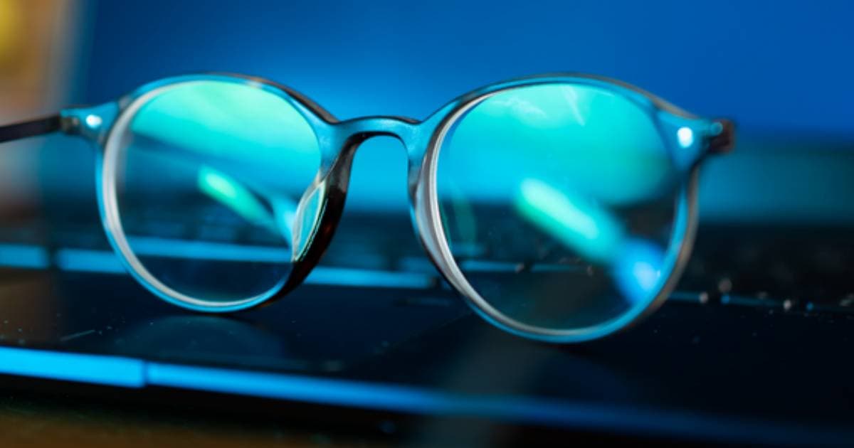 Kékfény szűrős szemüveg - Miért fontos a használata?