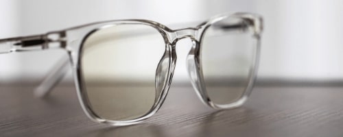 Átlátszó szemüvegkeretek