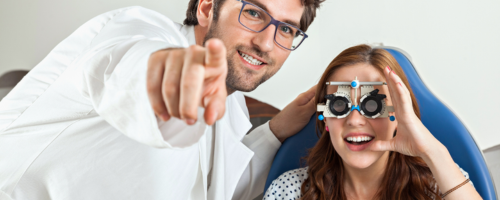 Optika látásvizsgálat. Az optika hétköznap 18 órakor bezár. Érkezzen időben